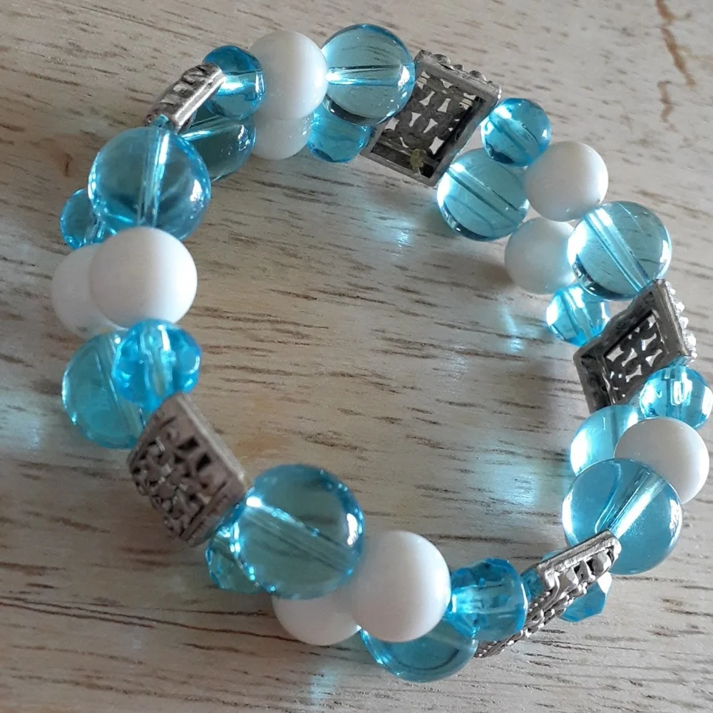 NWOT Beaded Elastic Double Strand Bracelet AA112